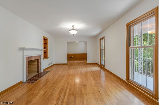 29 Brook Dr, Watchung Boro, NJ 07069