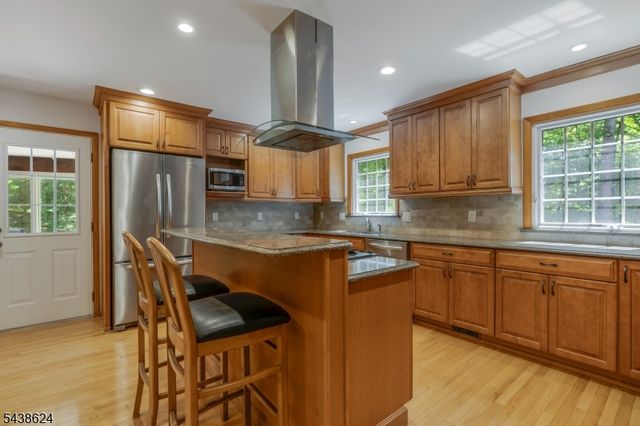 29 Brook Dr, Watchung Boro, NJ 07069