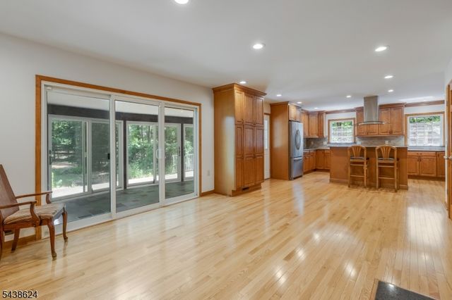 29 Brook Dr, Watchung Boro, NJ 07069