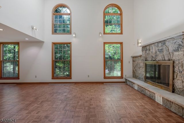 29 Brook Dr, Watchung Boro, NJ 07069