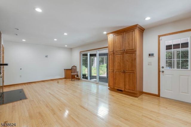 29 Brook Dr, Watchung Boro, NJ 07069