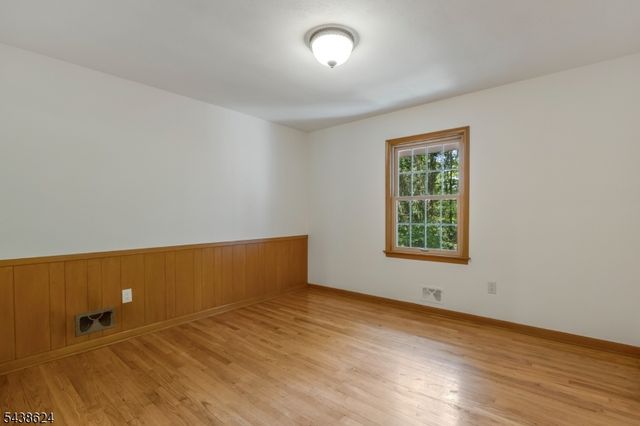 29 Brook Dr, Watchung Boro, NJ 07069