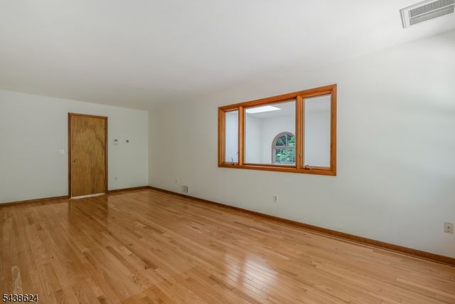 29 Brook Dr, Watchung Boro, NJ 07069