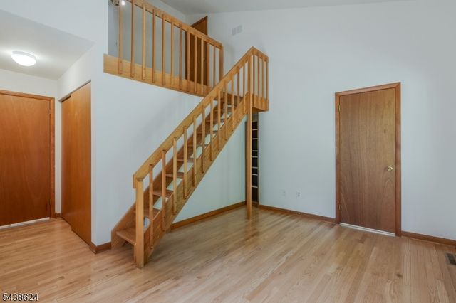 29 Brook Dr, Watchung Boro, NJ 07069