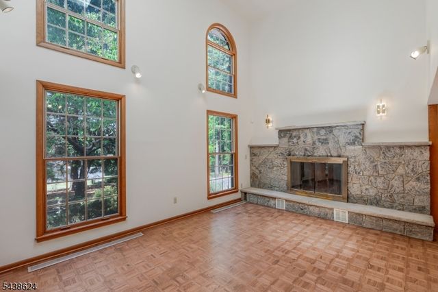 29 Brook Dr, Watchung Boro, NJ 07069