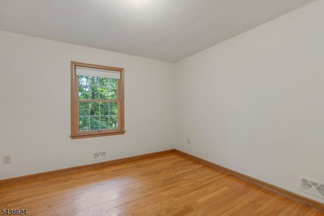 29 Brook Dr, Watchung Boro, NJ 07069