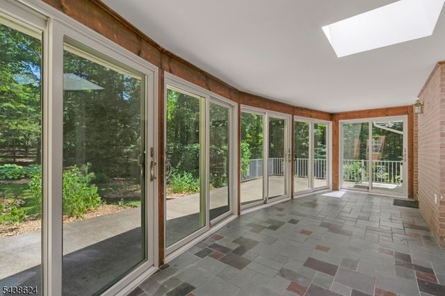 29 Brook Dr, Watchung Boro, NJ 07069