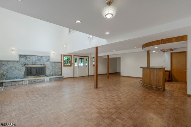 29 Brook Dr, Watchung Boro, NJ 07069