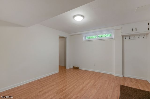 29 Brook Dr, Watchung Boro, NJ 07069