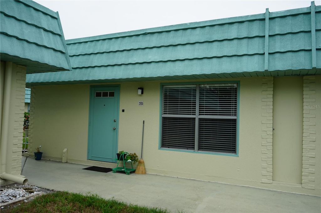 Image 1 of property listing at 101 CAMBRIDGE TRL 205, Sun City Center, FL 33573