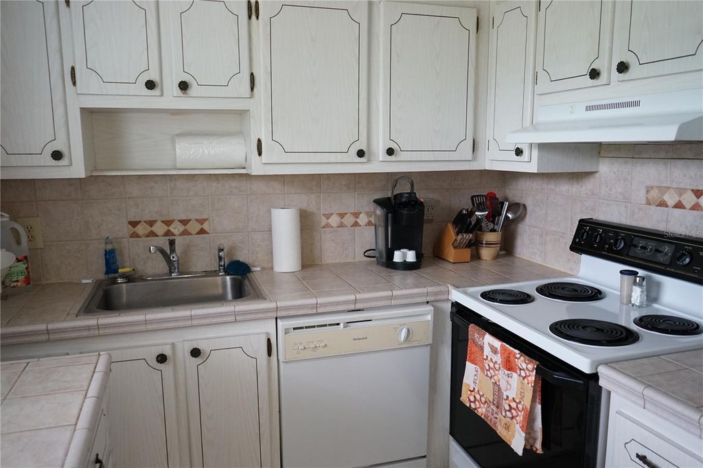 Image 12 of property listing at 101 CAMBRIDGE TRL 205, Sun City Center, FL 33573