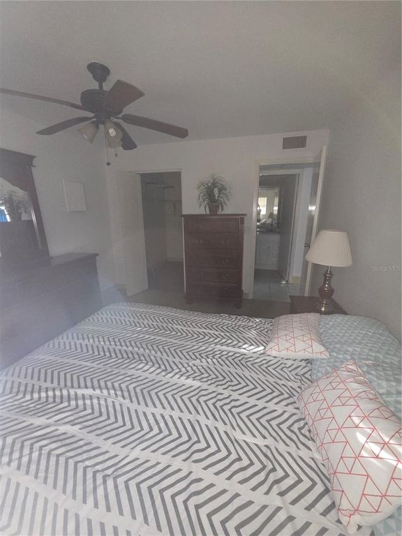 Image 13 of property listing at 101 CAMBRIDGE TRL 205, Sun City Center, FL 33573