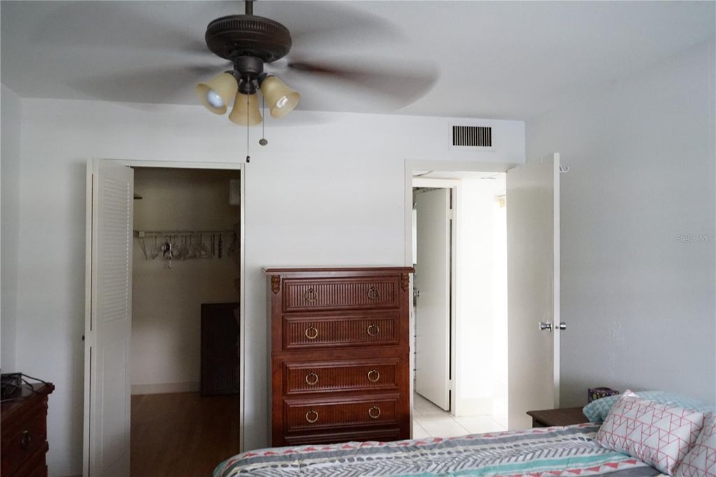 Image 16 of property listing at 101 CAMBRIDGE TRL 205, Sun City Center, FL 33573