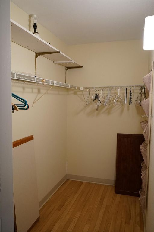 Image 17 of property listing at 101 CAMBRIDGE TRL 205, Sun City Center, FL 33573