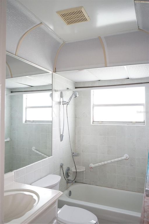 Image 23 of property listing at 101 CAMBRIDGE TRL 205, Sun City Center, FL 33573