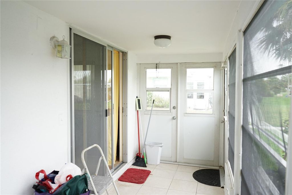 Image 29 of property listing at 101 CAMBRIDGE TRL 205, Sun City Center, FL 33573