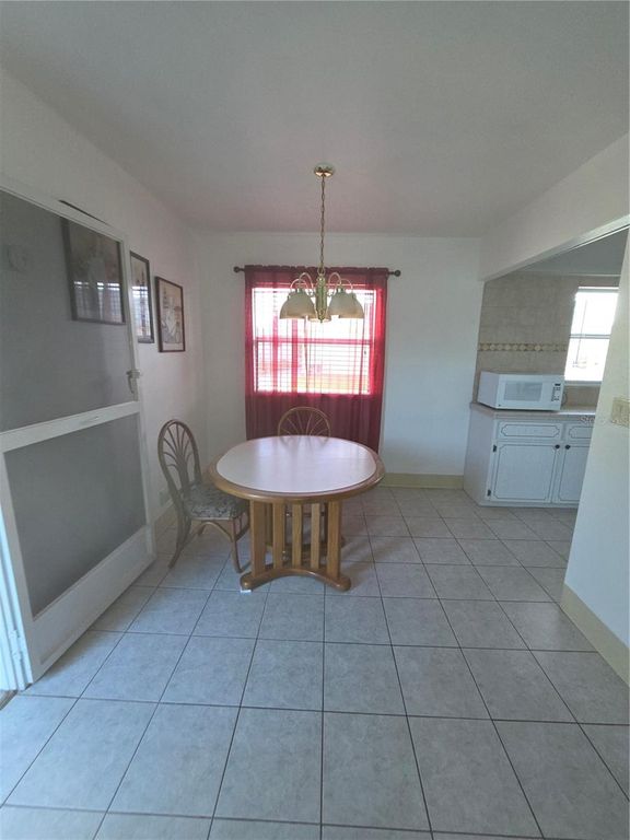 Image 6 of property listing at 101 CAMBRIDGE TRL 205, Sun City Center, FL 33573