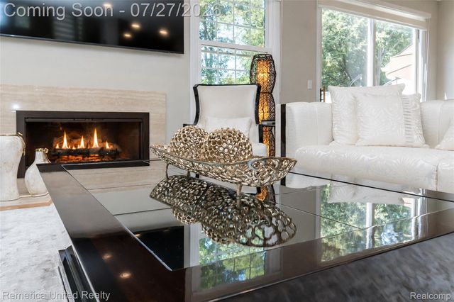 7112 Winding Brook Court 30, West Bloomfield Charter Township, MI 48322