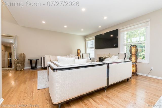 7112 Winding Brook Court 30, West Bloomfield Charter Township, MI 48322