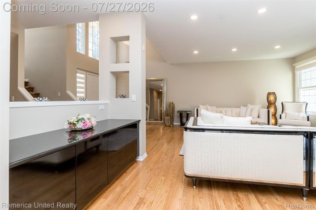 7112 Winding Brook Court 30, West Bloomfield Charter Township, MI 48322