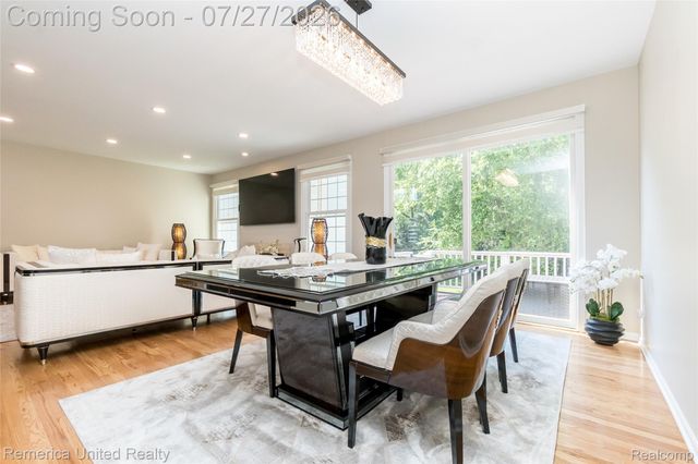 7112 Winding Brook Court 30, West Bloomfield Charter Township, MI 48322