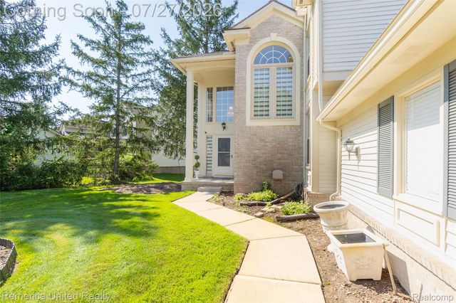 7112 Winding Brook Court 30, West Bloomfield Charter Township, MI 48322