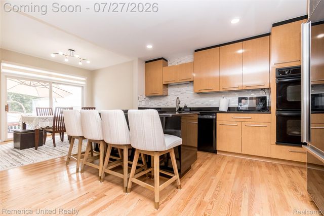7112 Winding Brook Court 30, West Bloomfield Charter Township, MI 48322
