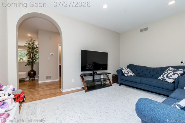 7112 Winding Brook Court 30, West Bloomfield Charter Township, MI 48322