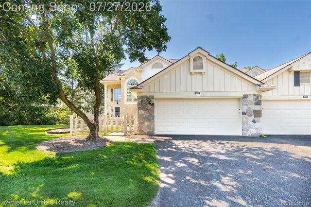 7112 Winding Brook Court 30, West Bloomfield Charter Township, MI 48322