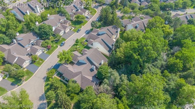 7112 Winding Brook Court 30, West Bloomfield Charter Township, MI 48322