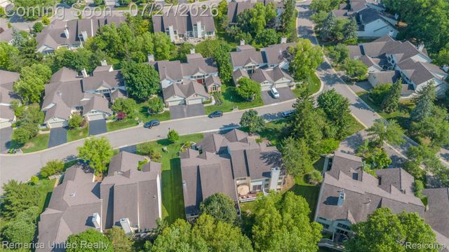 7112 Winding Brook Court 30, West Bloomfield Charter Township, MI 48322