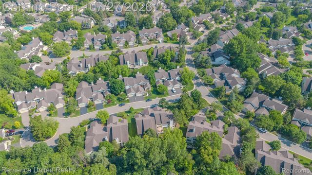 7112 Winding Brook Court 30, West Bloomfield Charter Township, MI 48322