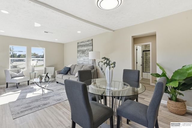 2012 Benson Gardens Boulevard, Omaha, NE 68134