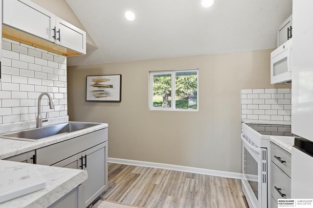 2012 Benson Gardens Boulevard, Omaha, NE 68134