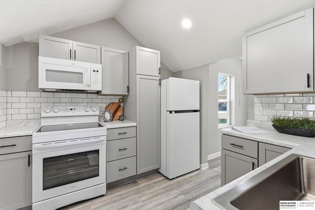 2012 Benson Gardens Boulevard, Omaha, NE 68134