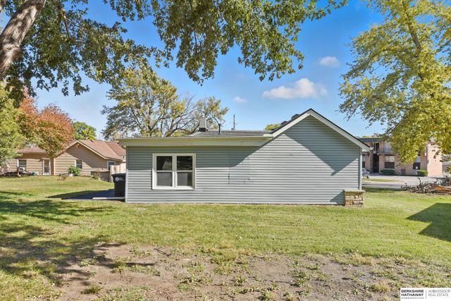 2012 Benson Gardens Boulevard, Omaha, NE 68134