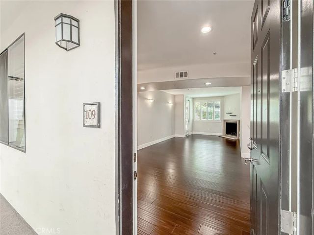 4724 Kester 109, Sherman Oaks, CA 91403