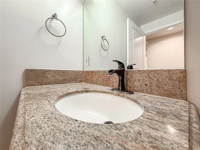4724 Kester 109, Sherman Oaks, CA 91403