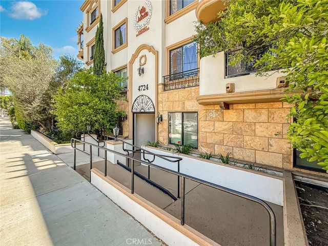 4724 Kester 109, Sherman Oaks, CA 91403