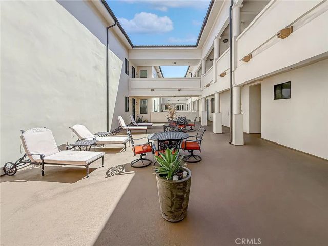 4724 Kester 109, Sherman Oaks, CA 91403