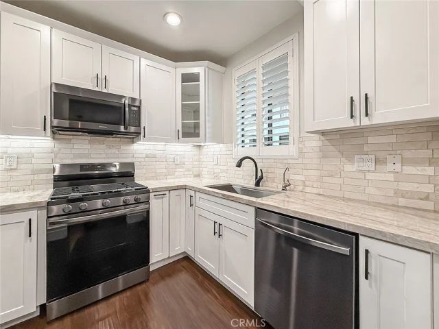 4724 Kester 109, Sherman Oaks, CA 91403