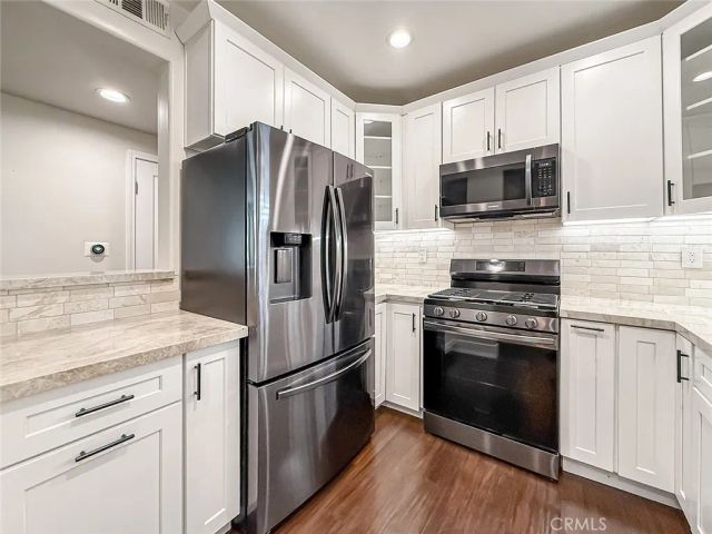 4724 Kester 109, Sherman Oaks, CA 91403