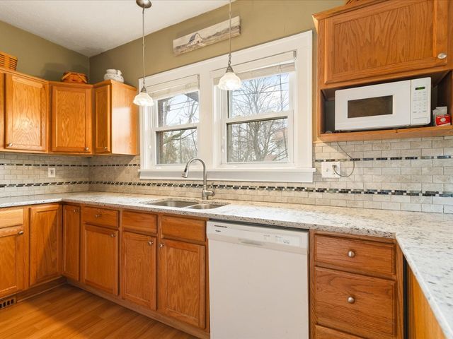 302 N Rockford Avenue, Rockford, IL 61107