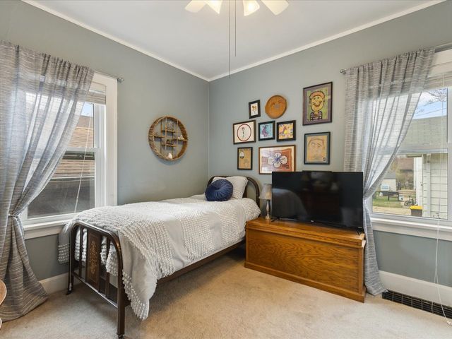 302 N Rockford Avenue, Rockford, IL 61107