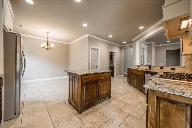 6101 Woodbine Drive, Rogers, AR 72758