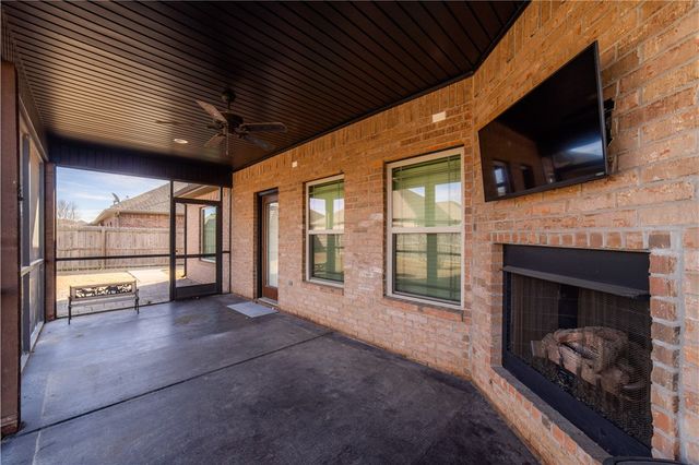 6101 Woodbine Drive, Rogers, AR 72758