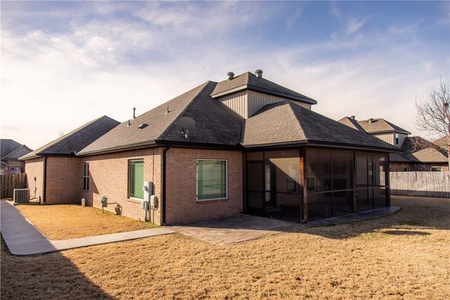 6101 Woodbine Drive, Rogers, AR 72758