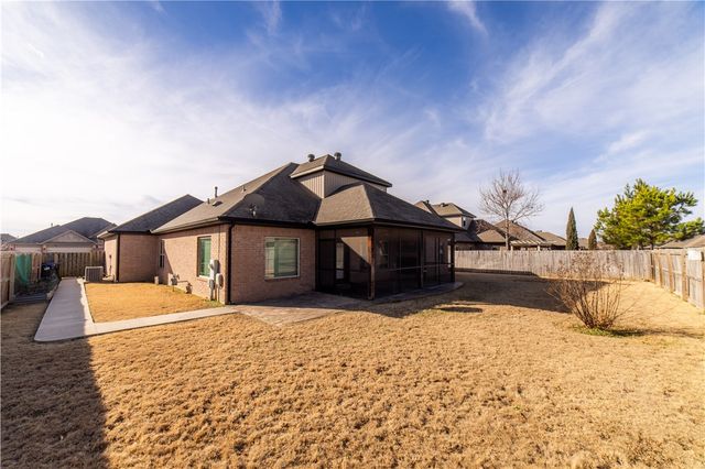 6101 Woodbine Drive, Rogers, AR 72758