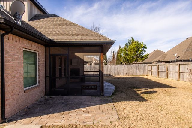 6101 Woodbine Drive, Rogers, AR 72758