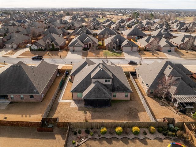 6101 Woodbine Drive, Rogers, AR 72758